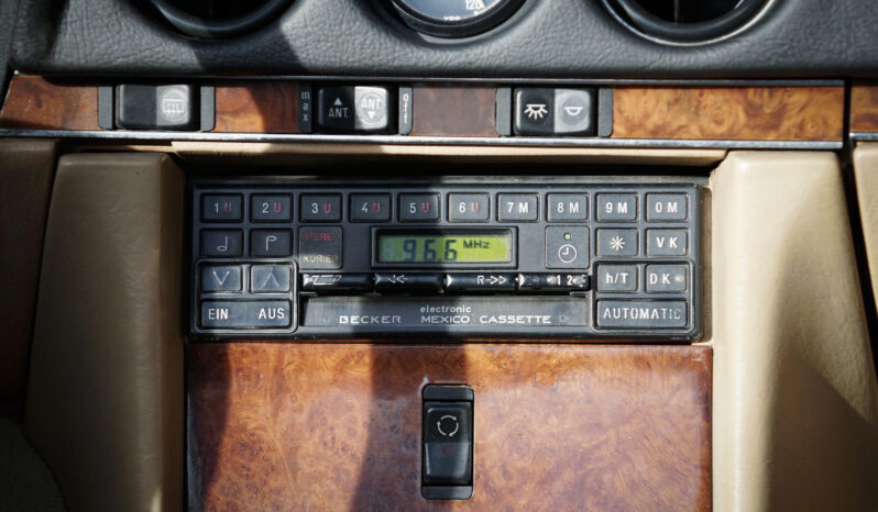 Mercedes 560SL (Dallas) completo
