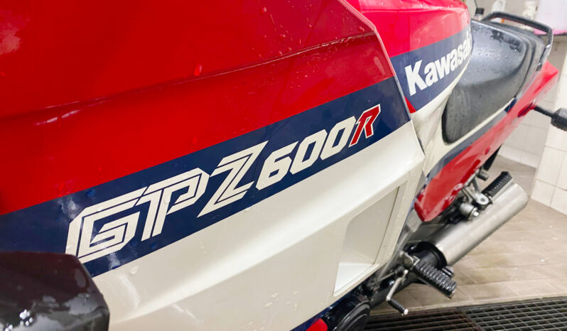 Kawasaki GPZ 600 R completo